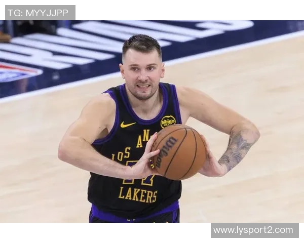 司机与东契奇首秀表现抢眼弗拉格能否超越两位新星的精彩数据 司机与东契奇首秀表现抢眼弗拉格能否超越两位新星的精彩数据