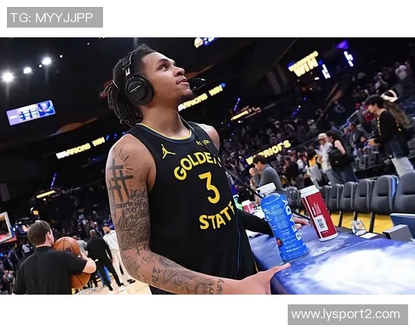 理查德成为球队历史第三位新秀单场30分5三分与库里穆迪并肩前行