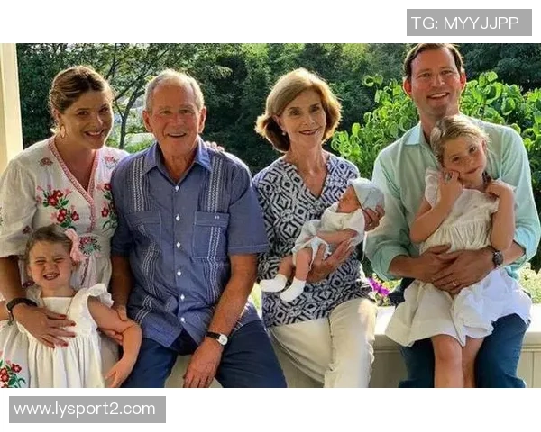 乔治一家在纽约为女儿娜塔莎庆生享受生活的快乐时光 乔治一家在纽约为女儿娜塔莎庆生享受生活的快乐时光