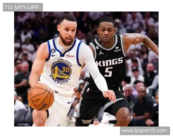 福克斯半场火力全开11投6中斩获15分4篮板4助攻表现出色