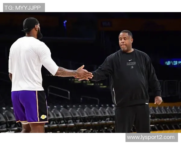 夸梅提醒詹姆斯谨慎挑选身边伙伴以防止重蹈达蒙琼斯覆辙 夸梅提醒詹姆斯谨慎挑选身边伙伴以防止重蹈达蒙琼斯覆辙