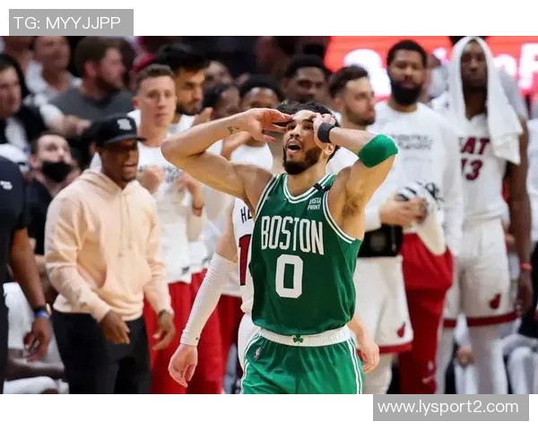 凯尔特人第三节表现低迷仅得13分全队三分球12投全失引发担忧 凯尔特人第三节表现低迷仅得13分全队三分球12投全失引发担忧